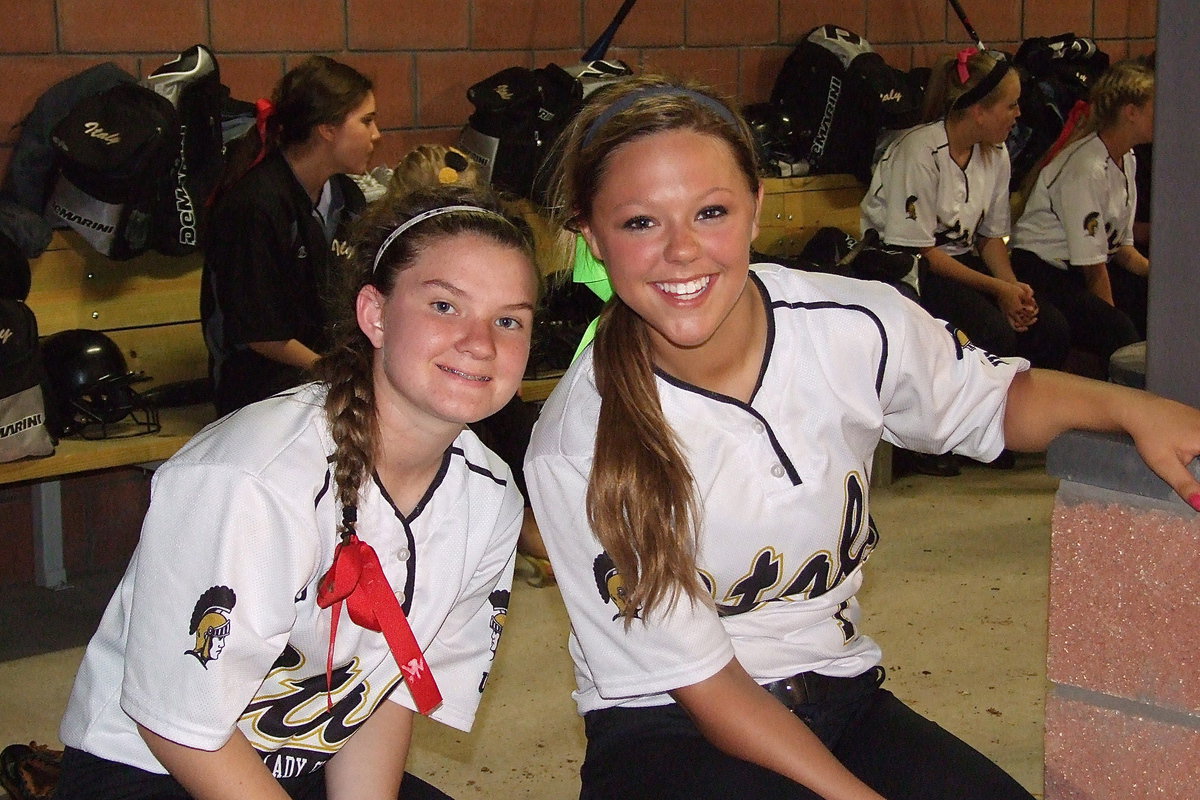 Image: Italy’s Tara Wallis(5) and Bailey Eubank(1) take their seats after the lightning delay.