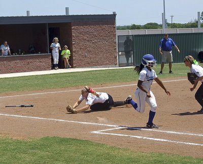 Image: Italy’s pitcher Jaclynn Lewis(15) makes a diving catch near the first base line to get a Bosqueville batter out.