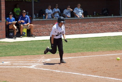 Image: Italy sophomore Hannah Washington(6) hits and runs her way onto first base.