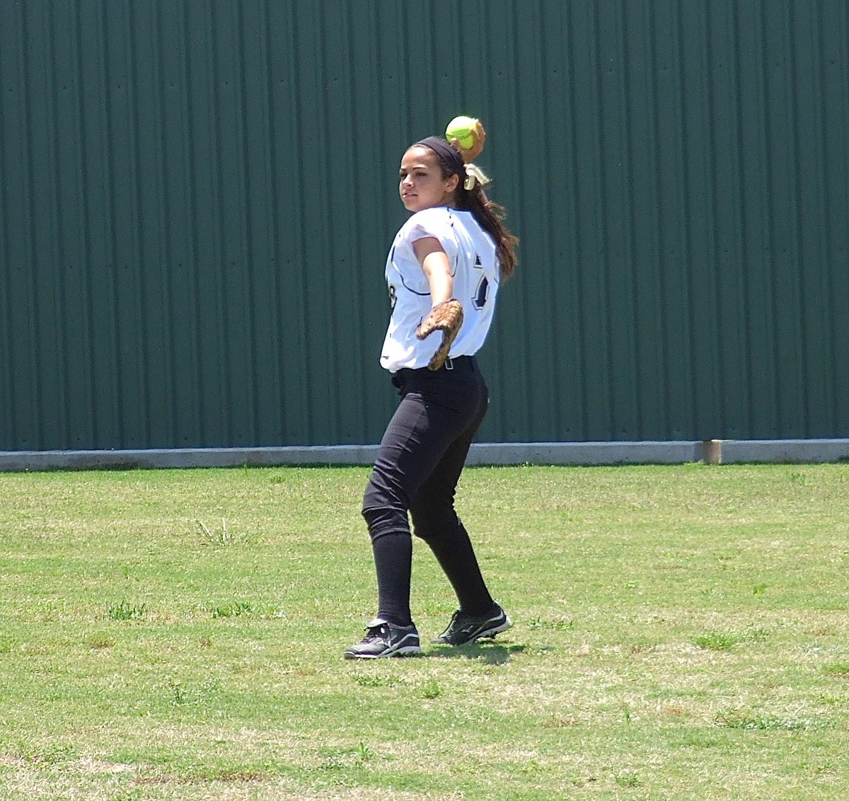 Image: Italy’s Ashlyn Jacinto(7) tosses the ball in as players work on catching popups.