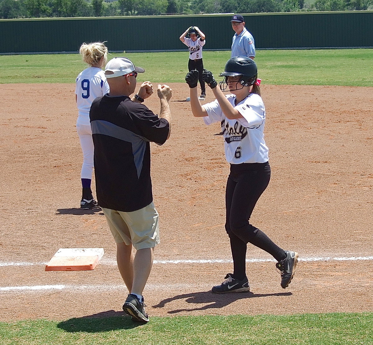 Image: Hannah Washington(6) gets on base with a single and advances teammate Tara Wallis(5) to second base.