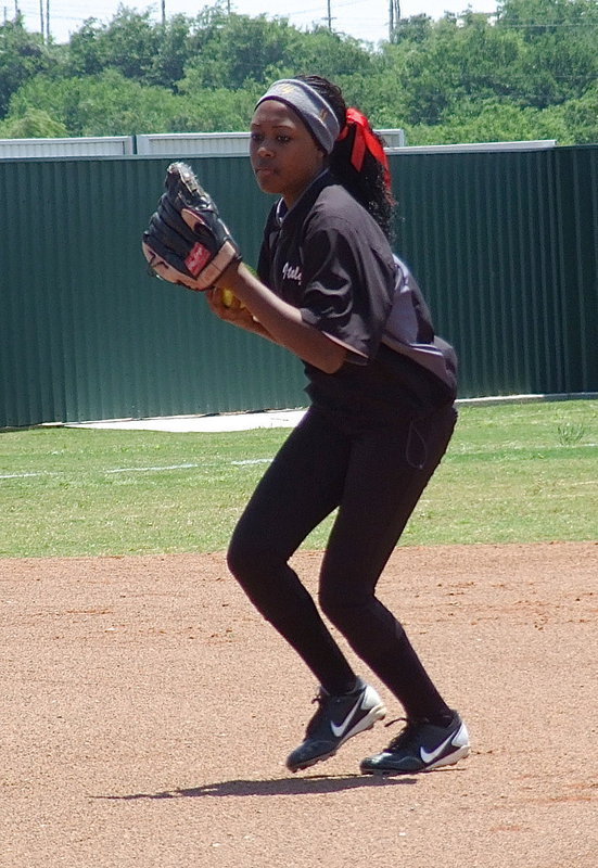 Image: Italy’s K’Breona Davis(11) practices her skills before game time.