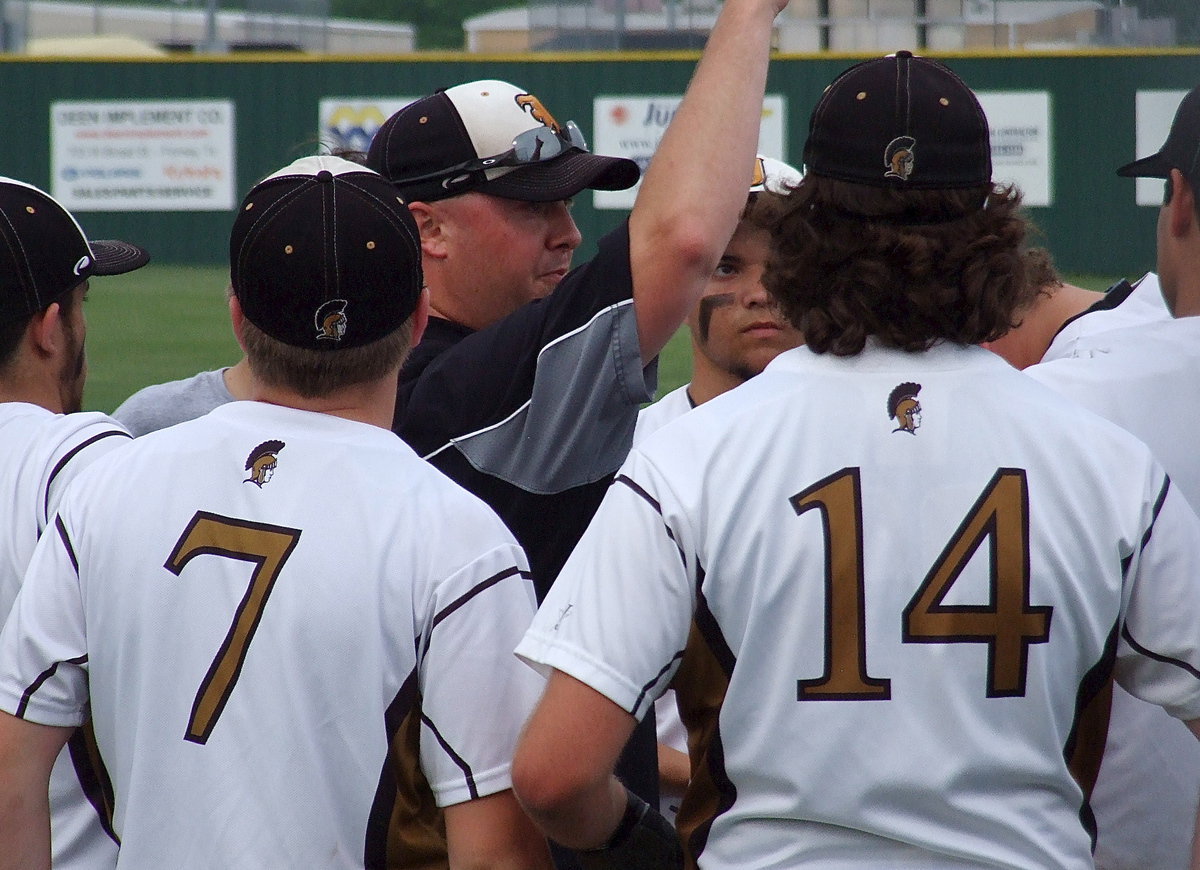 Image: Italy Baseball head coach Josh Ward huddles with his players.