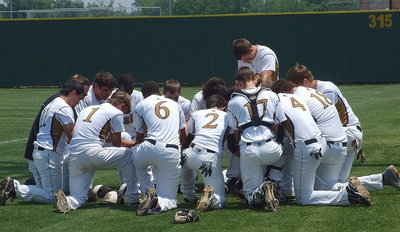 Image: Italy’s players and coaches share a moment before the start of game two with Italy in a must win situation down 1-0 in the best-of-three series against trenton.