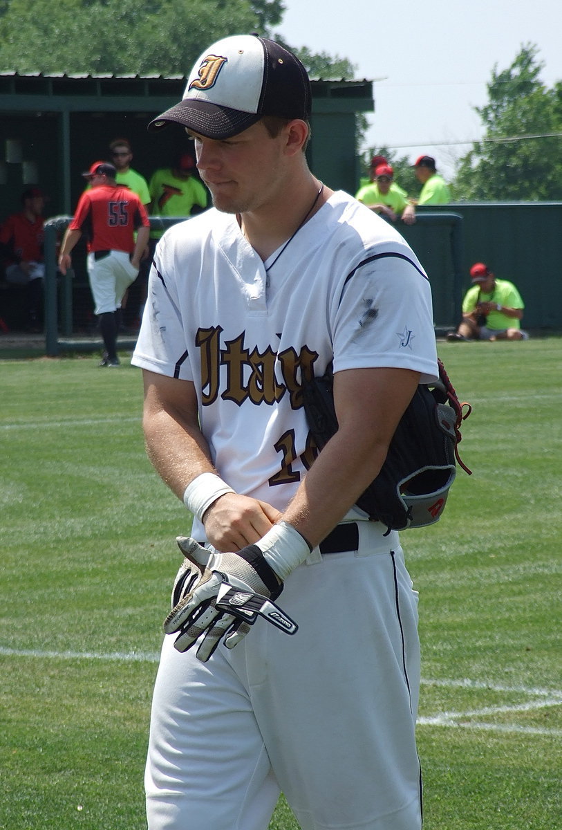 Image: Italy senior Chase Hamilton(10) gets ready to do battle against Trenton.