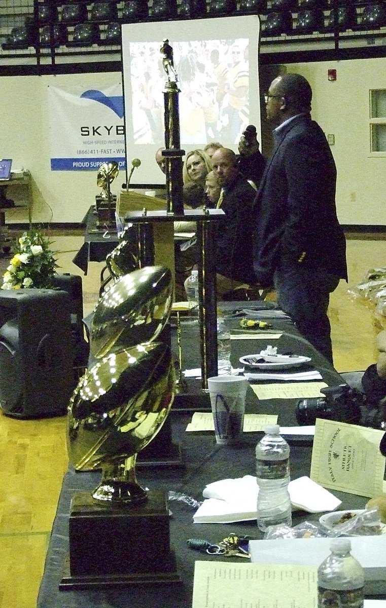 Image: Henderson Family member gets ready to present the 2013 David Henderson Award to senior recipient Reid Jacinto during Italy’s athletic banquet held inside Italy Coliseum.