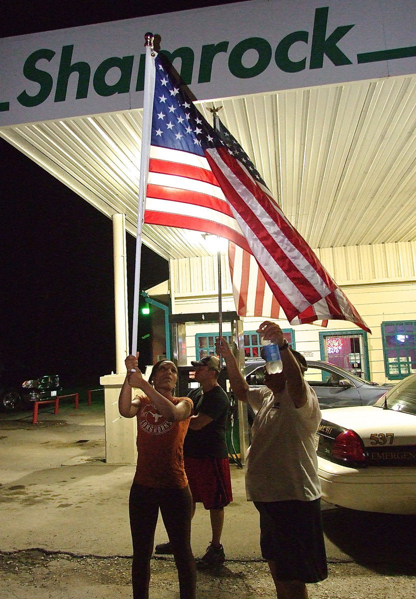 Image: Greeters gathered in front of the Italy Shamrock begin cheer to help the Birdman reach the checkpoint.