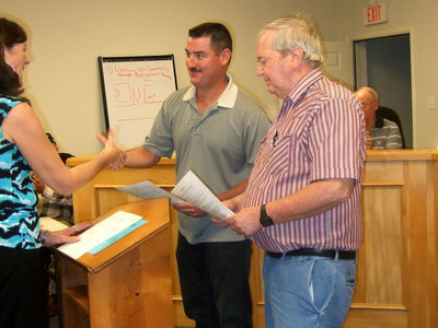 Image: City administrator Murdock congratulating Rodney Guthrie.