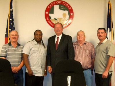 Image: Councilman Bruce Utley, councilman Dennis Perkins, Mayor James Hobbs, councilman Greg Richards and councilman Rodney Guthrie.