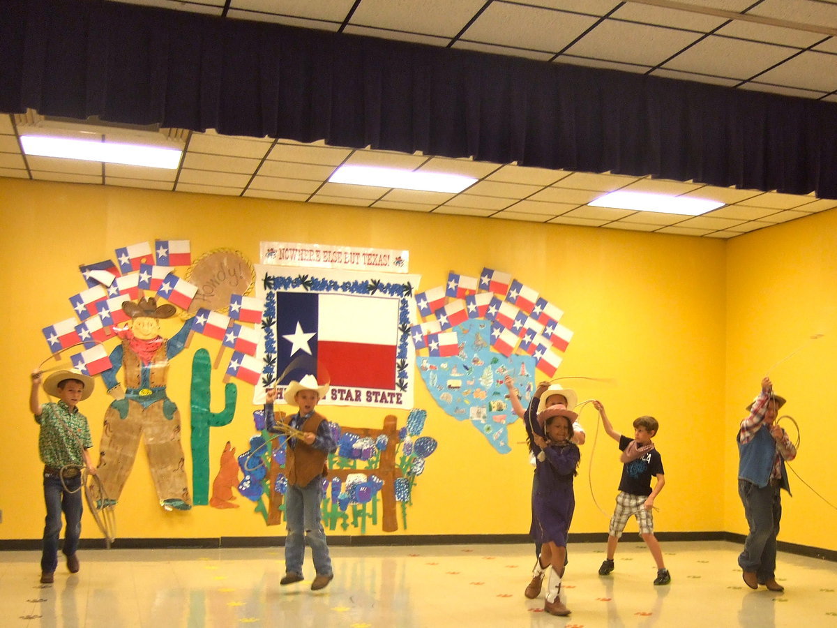 Image: These young cowboys sure can swing the rope!