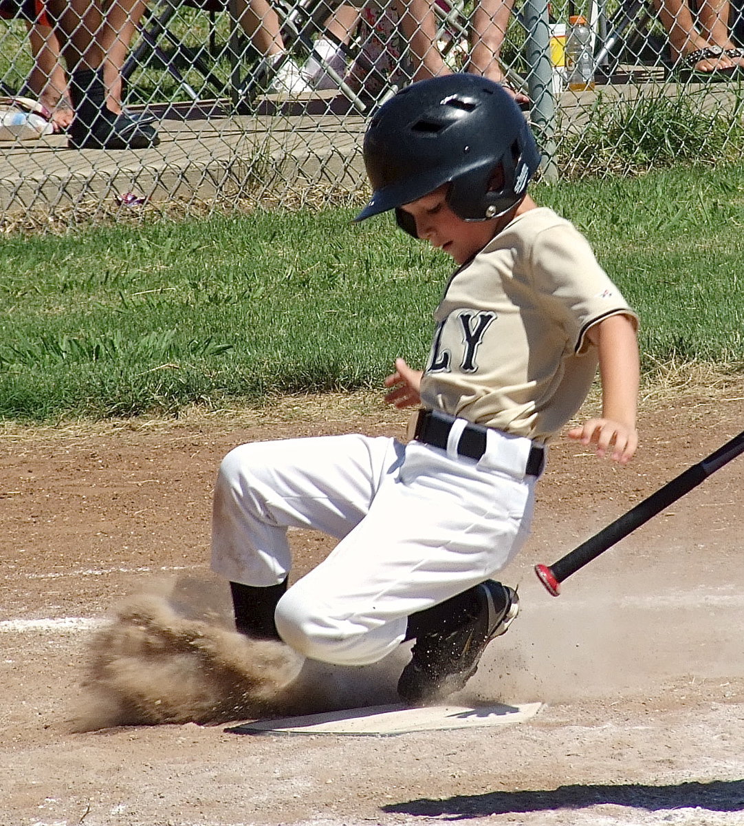 Image: Easton Viator(4) scores a run for Italy Gold.