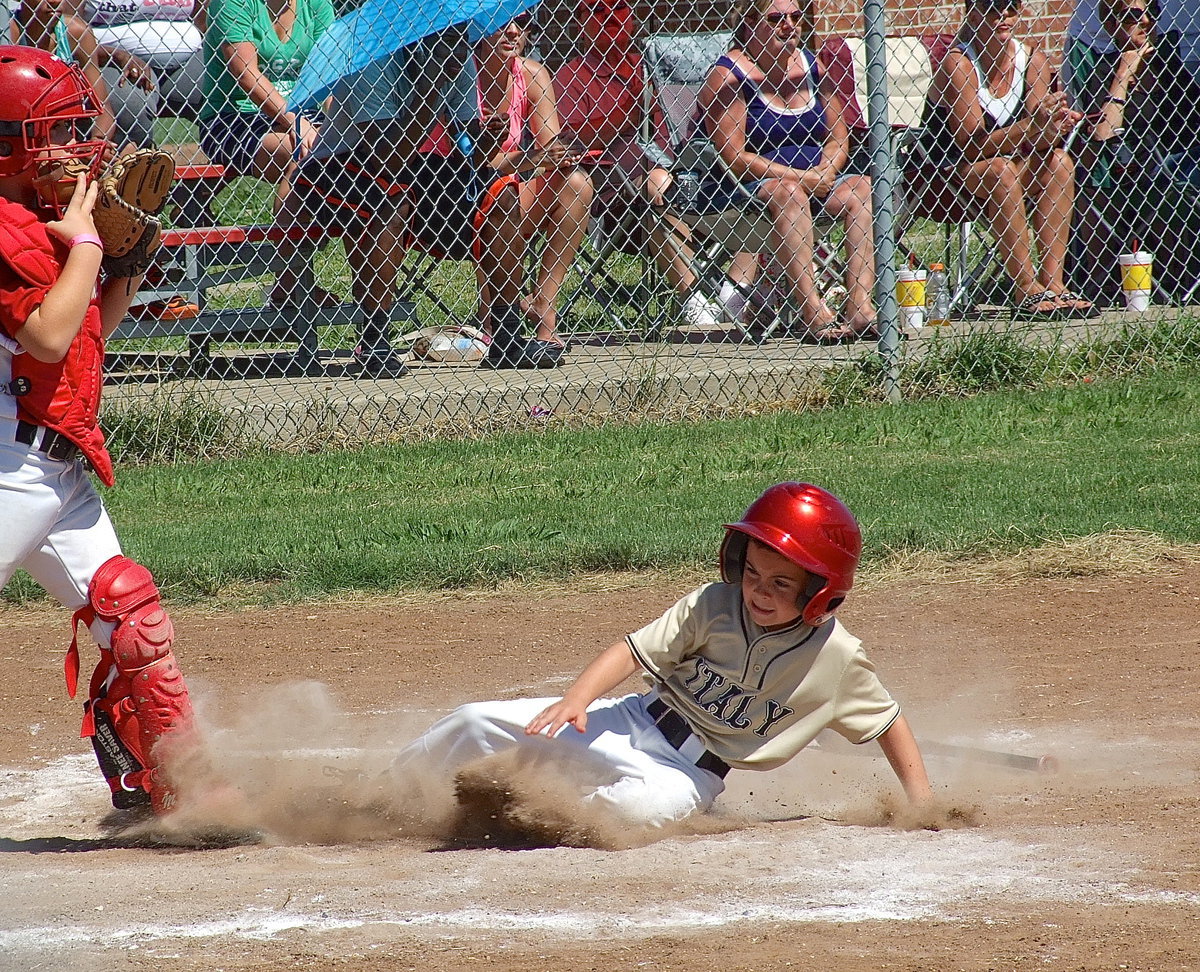 Image: Safe! Italy Gold scores another run thanks to Cohen.