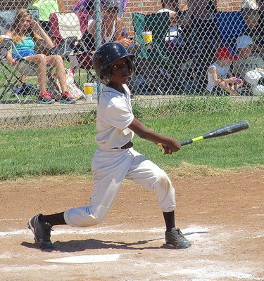 Image: A solo homerun by Italy White’s John Hall(9).
