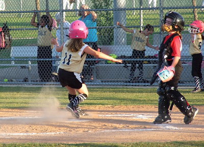 Image: Kinley Cate scores a run for Italy!