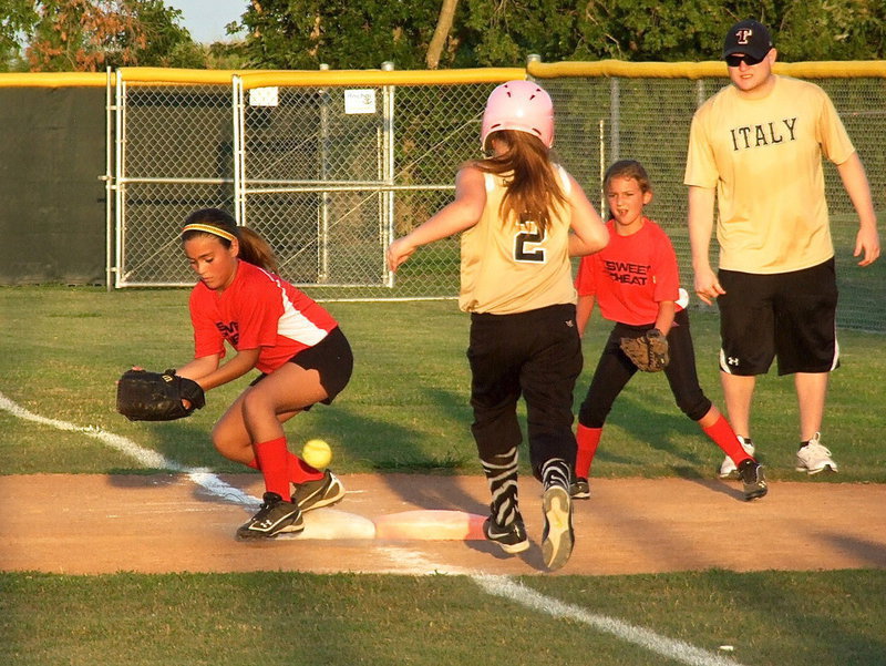 Image: Italy’s, Brianna Hall reaches first base with Waxahachie unable to handle the throw.