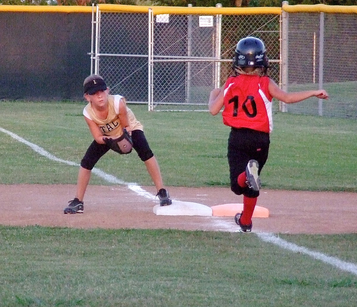 Image: Italy’s, Karley Sigler makes the grab at first base for a key out late in the game.