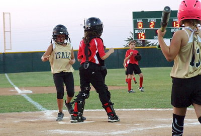 Image: Cadence Ellis gives Italy a 2 run lead, 16-14, over Waxahachie.