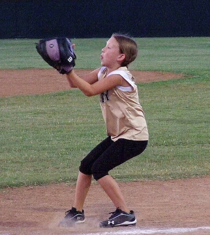 Image: Italy’s Karley Sigler makes a catch down the first base line.