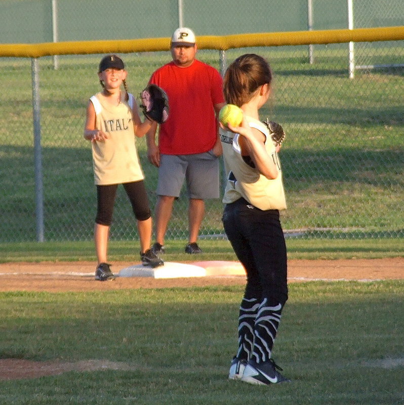 Image: Italy pitcher, Emily Janek warms up with first baseman, Karley Sigler.