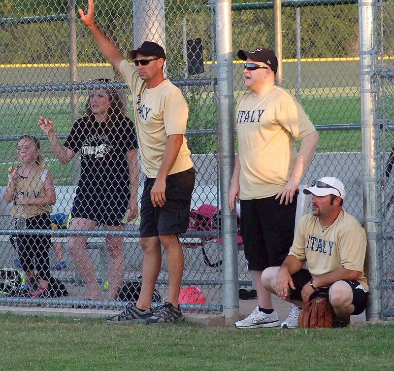 Image: Italy’s, Desi Miller and Coaches, Courtney Janek, Dennis Janek, Chris Ellis and Ken Cate direct and cheer on the defense.