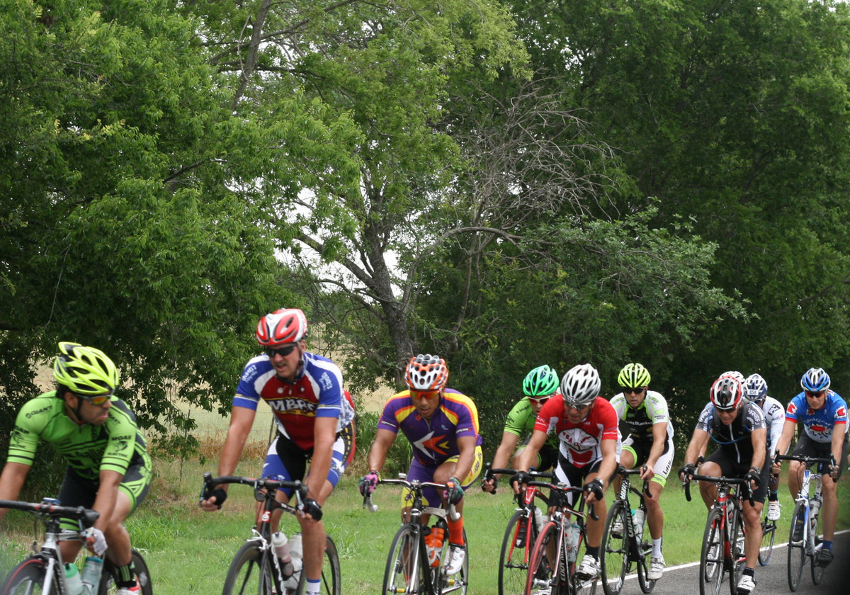 Image: Over 1,000 cyclists rode the countryside around Italy on Saturday as they participated in the Tour d’Italia.