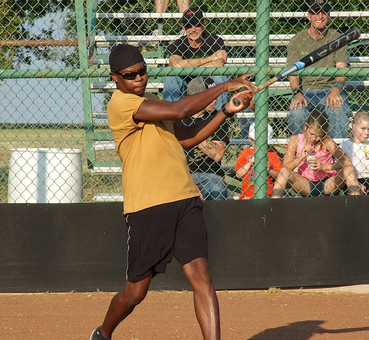 Image: Italy’s Darrin Lusk aims for those Texas Rangers’ tickets during the homerun derby.