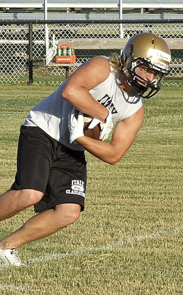 Image: Senior Gladiator back/receiver Shad Newman hauls in a pass and then turns up field.