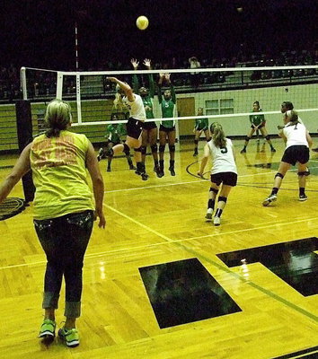Image: Italy’s Jaclynn Lewis(15) soars in for the swat with Tara Wallis(5), Bailey Eubank(7) and Kortnei Johnson(3) backing her up and Lady Gladiator Volleyball head coach Morgan Mathews living every moment with her players.
