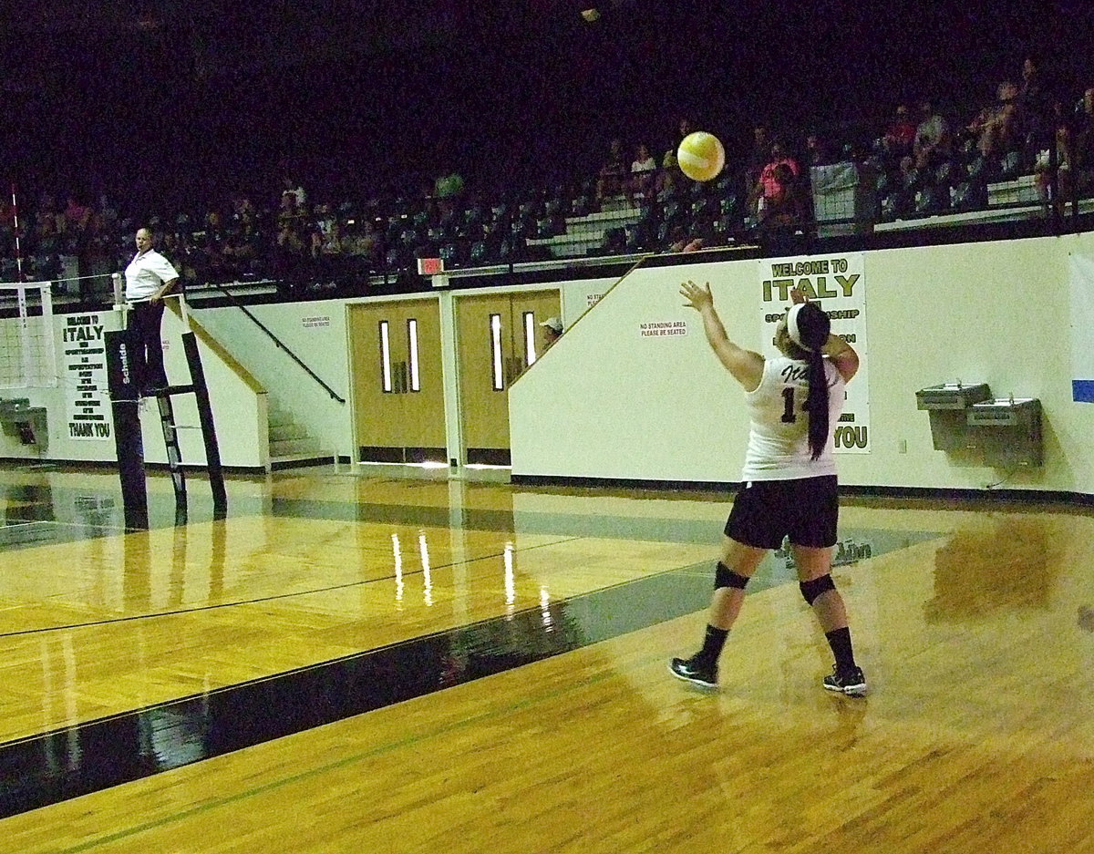 Image: Italy’s Monserrat Figueroa(14) serves up a winner against Kerens.