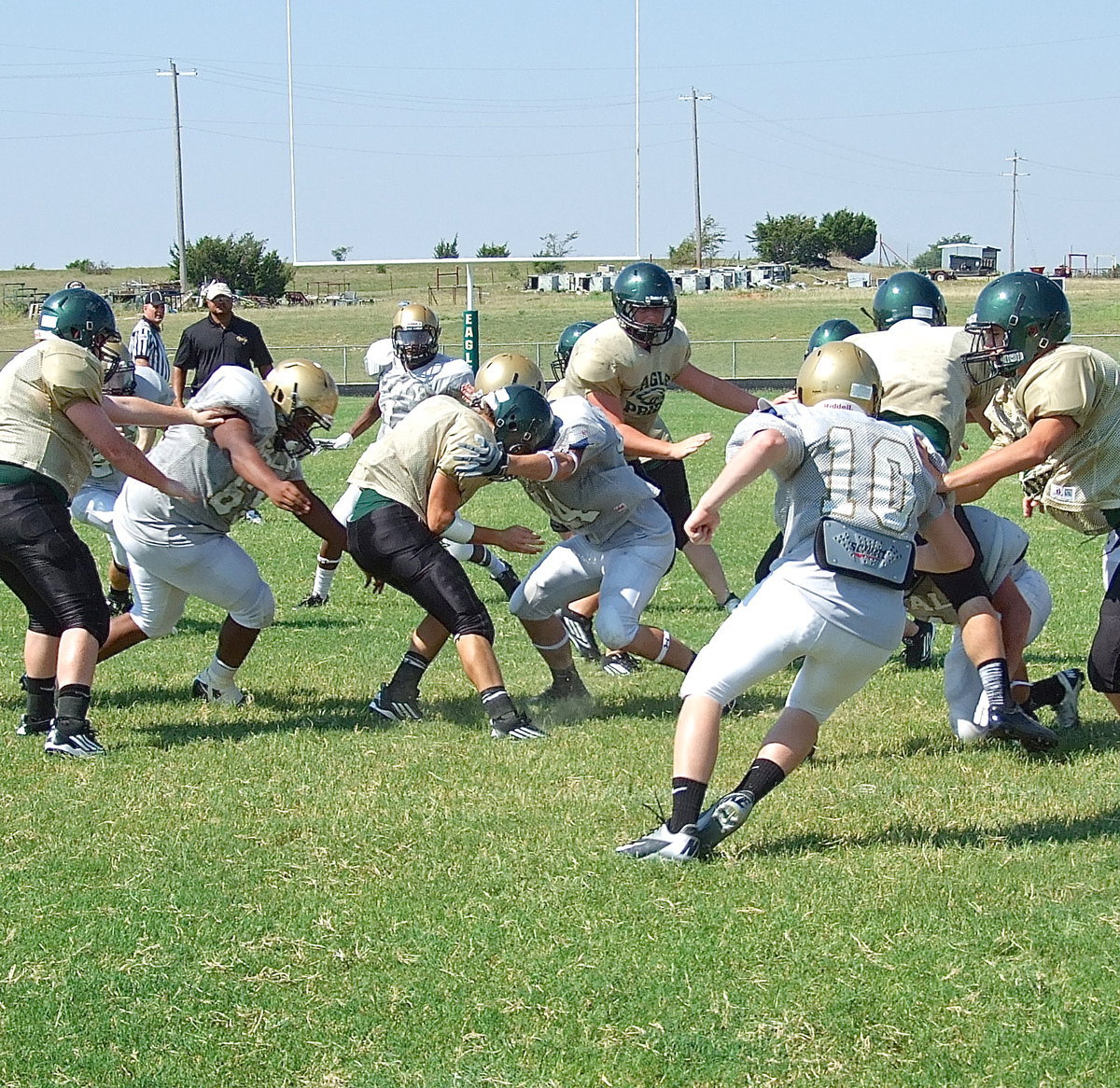 Image: Italy’s Darol Mayberry(65) and Coby Bland(44) combine for the tackle on an Eagle running back.