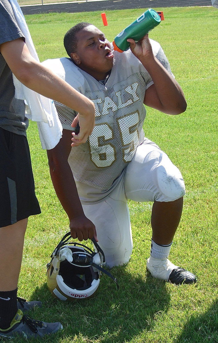 Image: Senior Gladiator Darol Mayberry(65) is rewarded with a drink after sacking the Valley Mills quarterback.