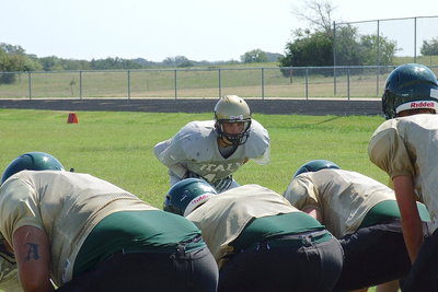 Image: Italy’s Coby Bland(44) peers over the Eagle offensive line.
