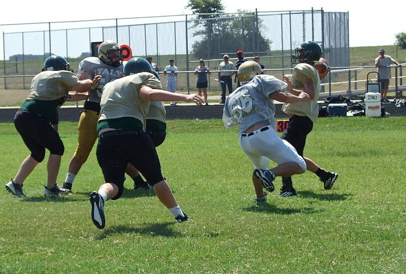 Image: Italy’s Cody Medrano(66) reaches the Valley Mills quarterback.