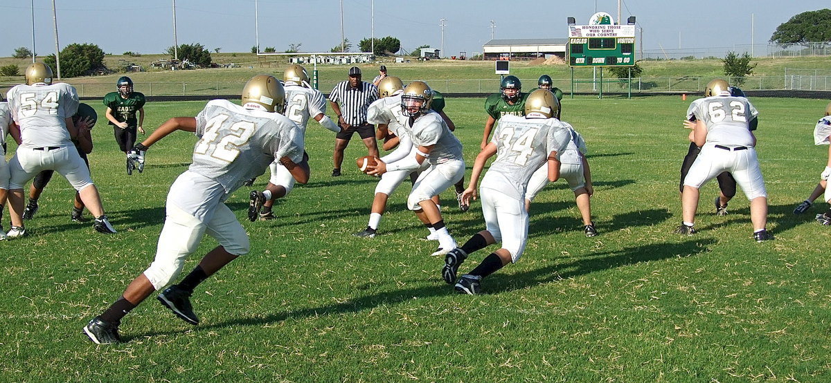 Image: JV Gladiator quarterback Joe Celis(9) has his choice of weapons out of Jorge Galvan(42) and Eli Garcia(34).