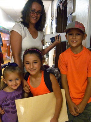 Image: Addison Allmon, Gracyn Hopper (3rd grade), Regan Allmon (5th grade) and mom, Sheena Allmon, are all ready for school to start.