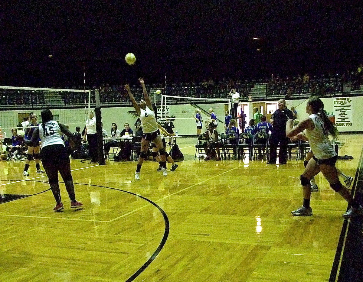 Image: Italy JV Lady Gladiator Ashlyn Jacinto(6) sets the ball for teammate Taleyia Wilson(15).