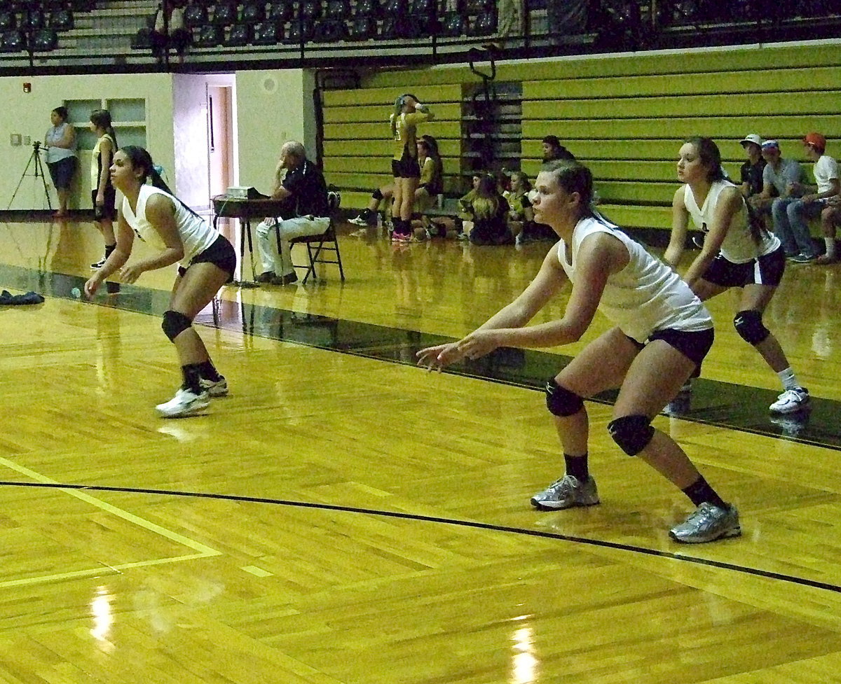 Image: Ashlyn Jacinto(6), Lillie Perry(12) and Jozie Perkins(4) together in the backcourt for Italy’s JV Lady Gladiators.