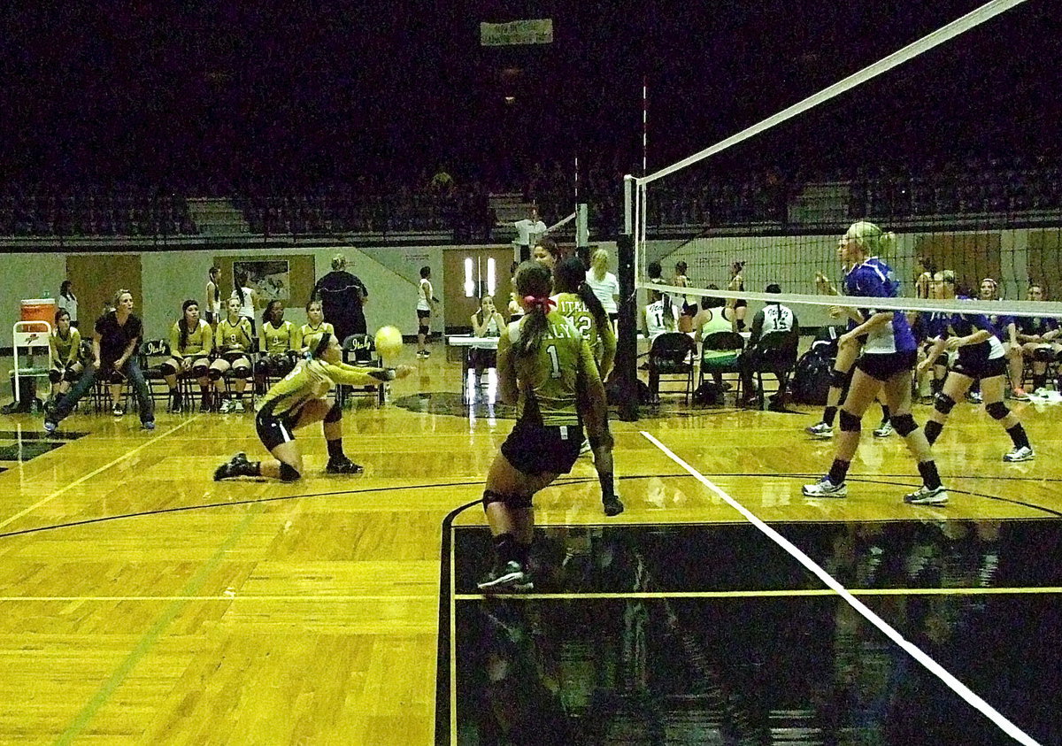 Image: Lady Gladiator Jaclynn Lewis(13) executes another dig for Italy’s defense.