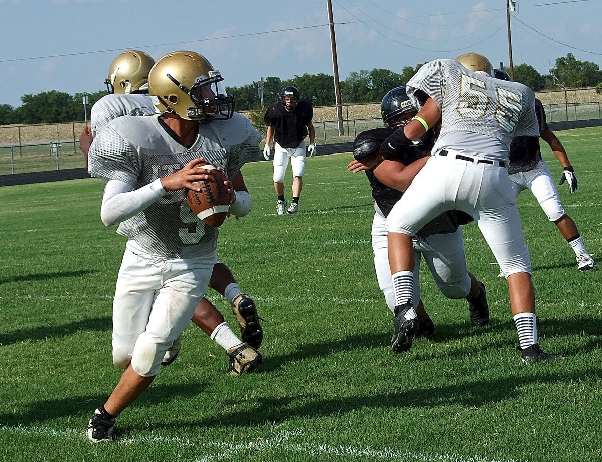 Image: Center David De La Hoya(55) has his man blocked as quarterback Joe Celis rolls right out of the pocket.