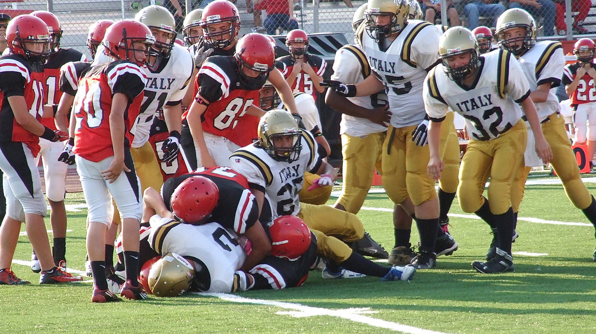 Image: Italy JV quarterback Joe Celis(2) fights for a 1st down.