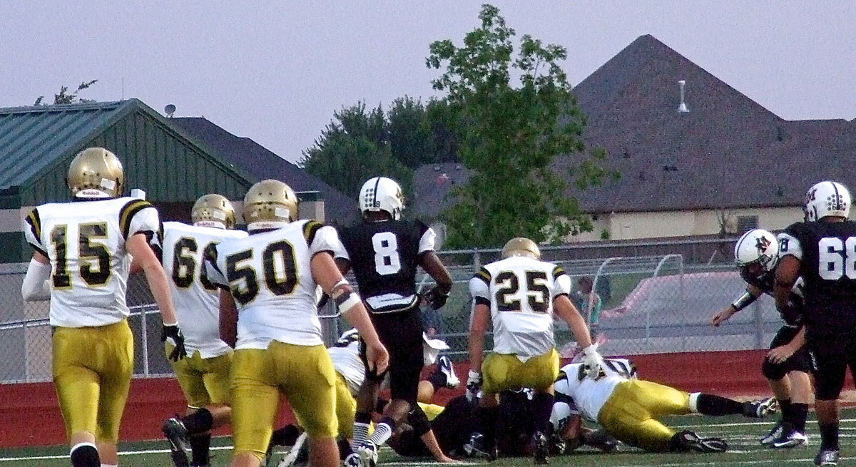 Image: Italy scores in just 11 seconds after recording an early 2-point safety to start the game as Hunter Merimon(9) and Coby Bland(40) try to recover the ball for a touchdown.