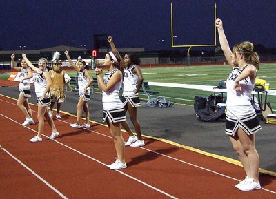 Image: The Italy High School cheerleaders perform a cheer on the sideline.