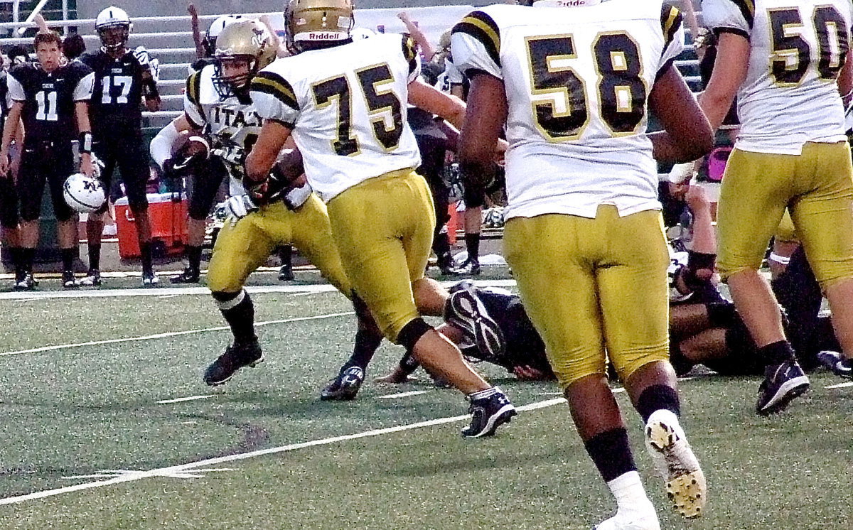 Image: Italy’s junior ball carrier Coby Bland(40) fights his way for a 9 yard gain against the Tigers.