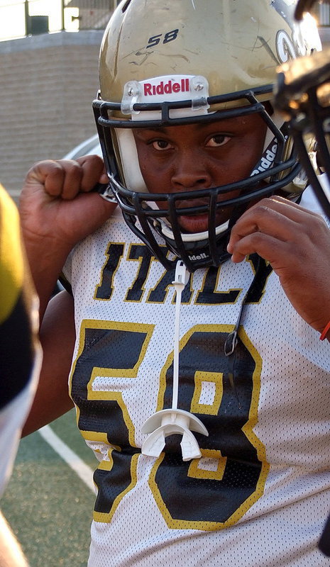 Image: Gladiator senior lineman Darol Mayberry(58) buckles up to take on the Malakoff Tigers.