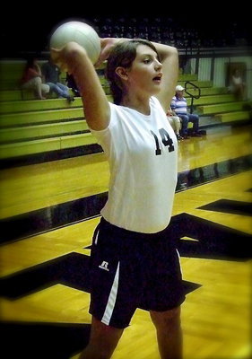 Image: Cassidy Gage warms up before her squad’s match against Bynum.
