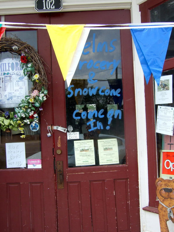 Image: Come on in and get your groceries and snow cones!