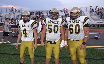 Image: Justin Wood(4), Zain Byers(50) and Kevin Roldan(60) get set for Italy’s Week 3 matchup against Sunnyvale.