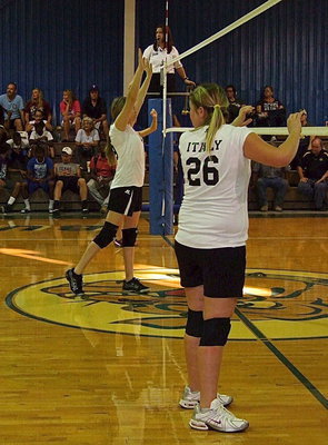 Image: Sydney Weeks(26) and Grace Haight(29) are ready at the net.