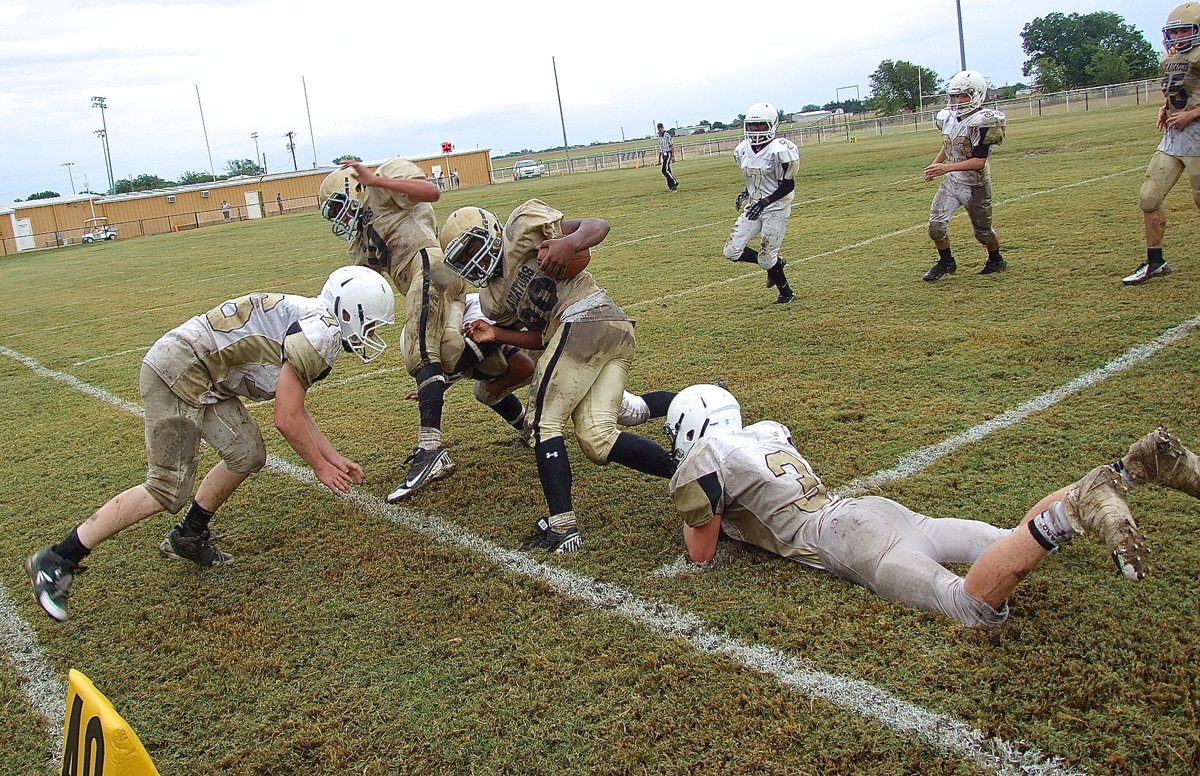 Image: Tylan Wallace(10) leaps ahead of teammate Kendrick Norwood(20) in an effort to clear out Hubbard tacklers as Norwood keeps fighting for more yards down Italy’s sideline.