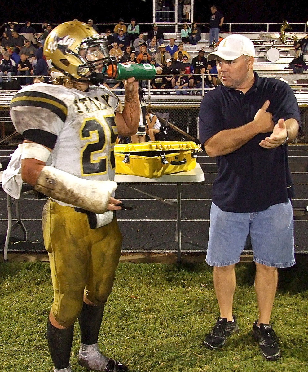 Image: Alumni Gladiator Jackie Cate offers some old school advice to inside linebacker Shad Newman(25).